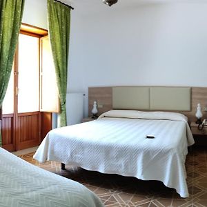 Camera con letto king size
